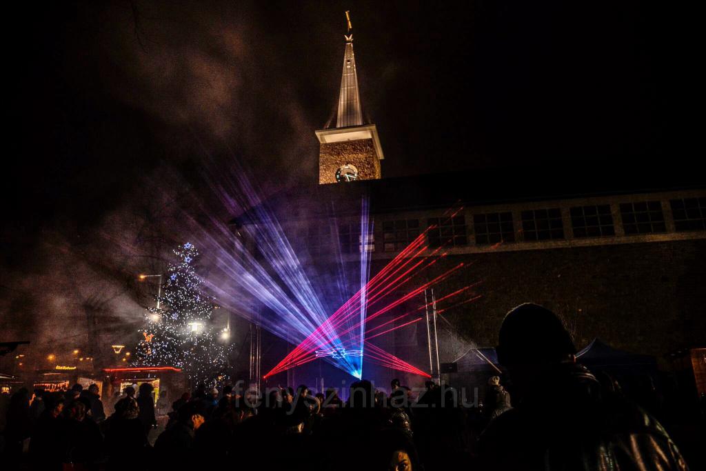 Advent a Bosnyák téren - Fényszínház